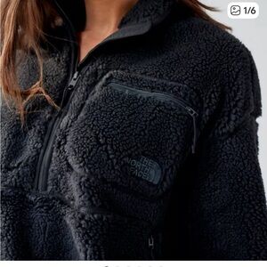 The North Face Extreme Pile Black Cropped Pullover